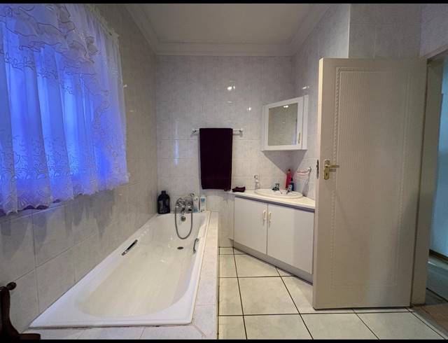 2 BEDROOM TOWNHOUSE FOR SALE IN THREE RIVERS EAST